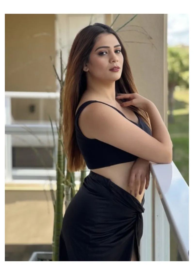 Busty Girl Zareena photo 2