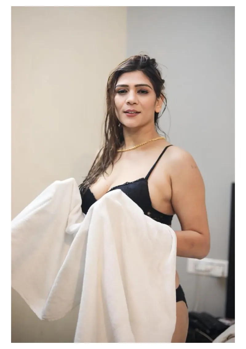 Busty Girl Zareena photo 7