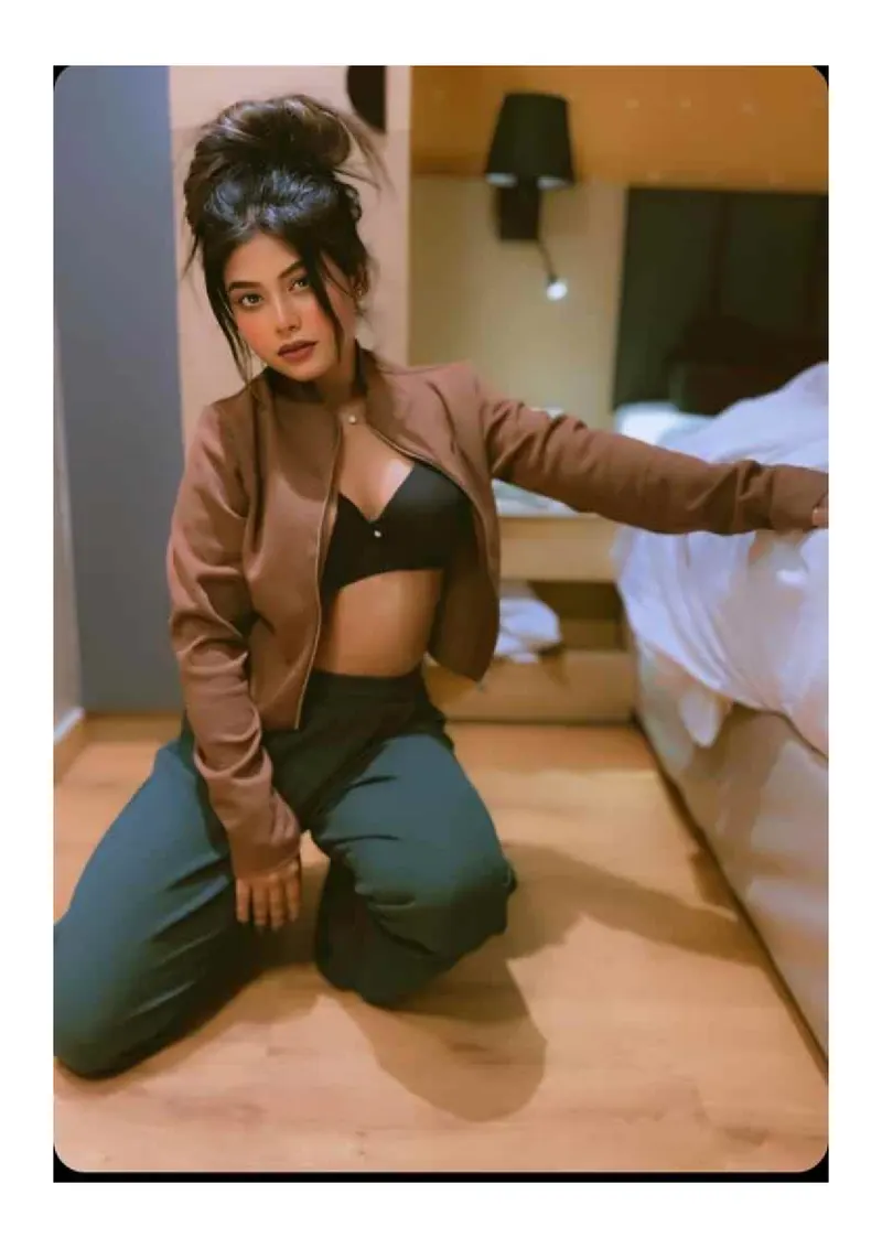 CABIN CREW GIRL SAMANTHA AVAILABLE photo 3