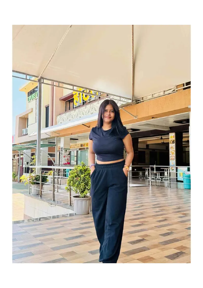CAT WALK MODEL SHILPA MANJUNATH AVAILABLE photo 7