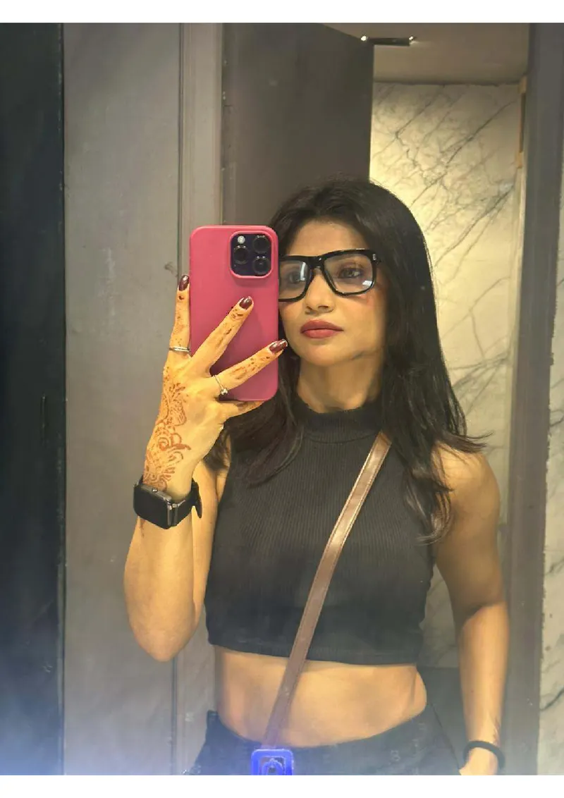 JANVI MUMBAI COLLEGE STUDENT photo 2