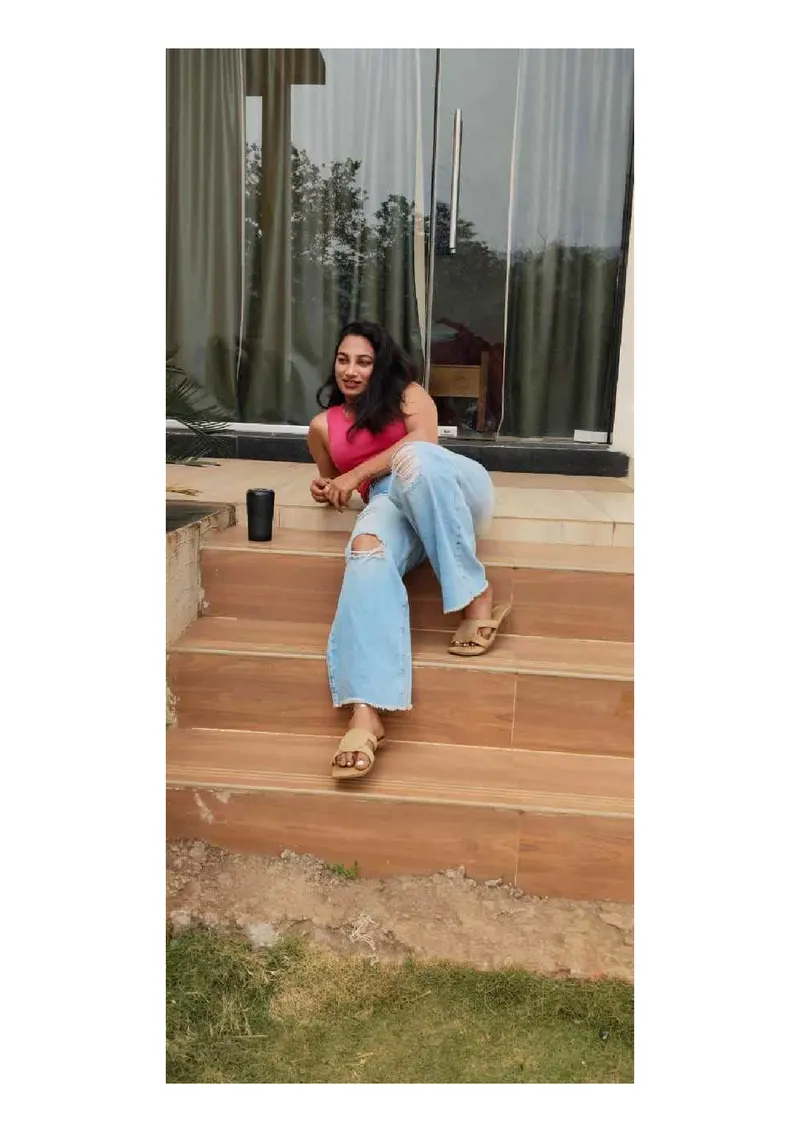 SOUTH HOT TELUGU MODEL URVASHI AVAILABLE — Model escort in Bangalore
